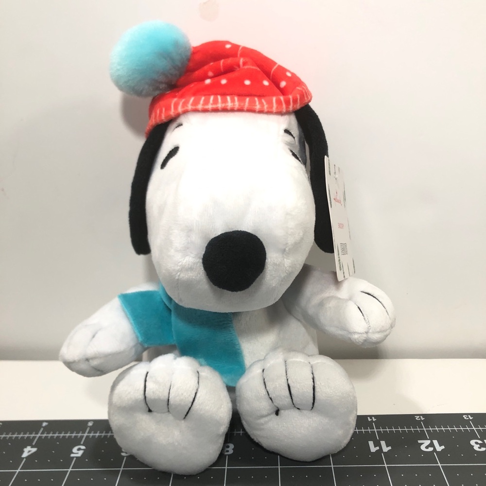 Hallmark Peanuts Snoopy 2022 Christmas Plush Stuffed Animals Santa Hat and Scarf